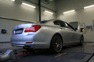 BMW 750i Biturbo on the dynamometer